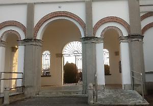 1549371221170_1549371411.jpg–cancelli_anti_vandali_all_ingresso_del_cimitero